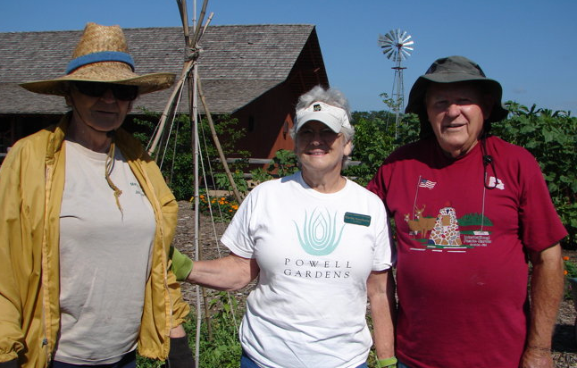 Cheers to Volunteers – Powell Gardens